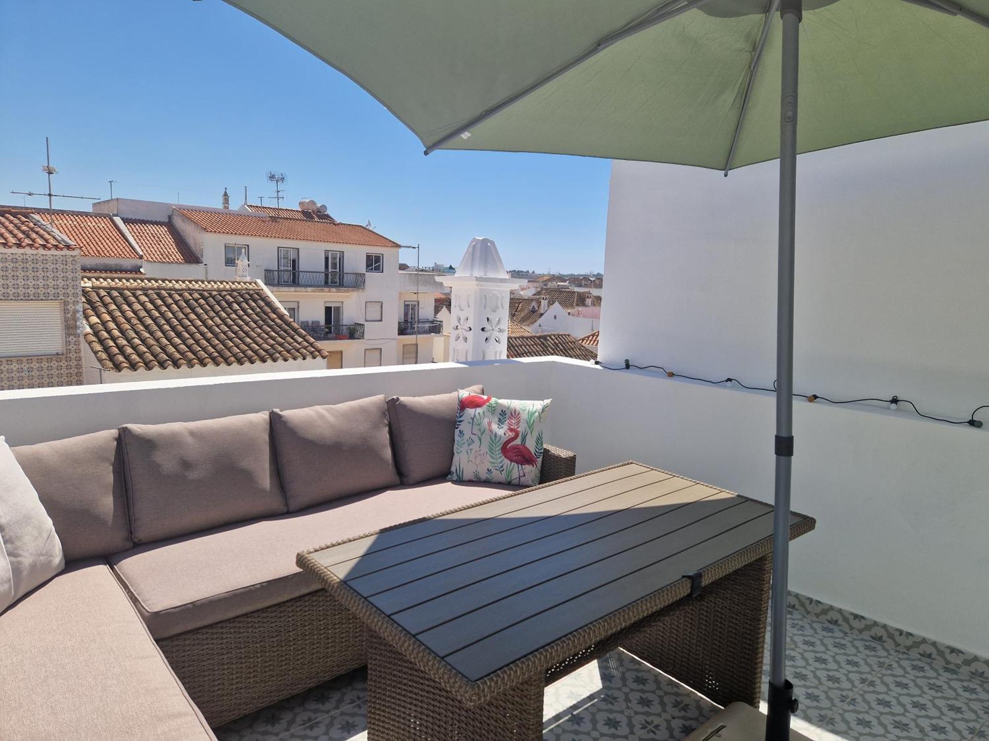 タヴィラ House With Private Roof Terrace In Centreヴィラ エクステリア 写真